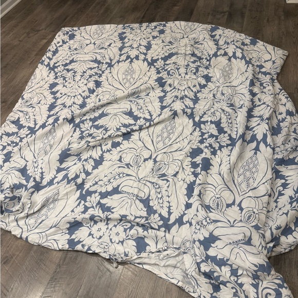 3 Pottery Barn Blue and Cream Floral standard shams - Picture 3 of 7
